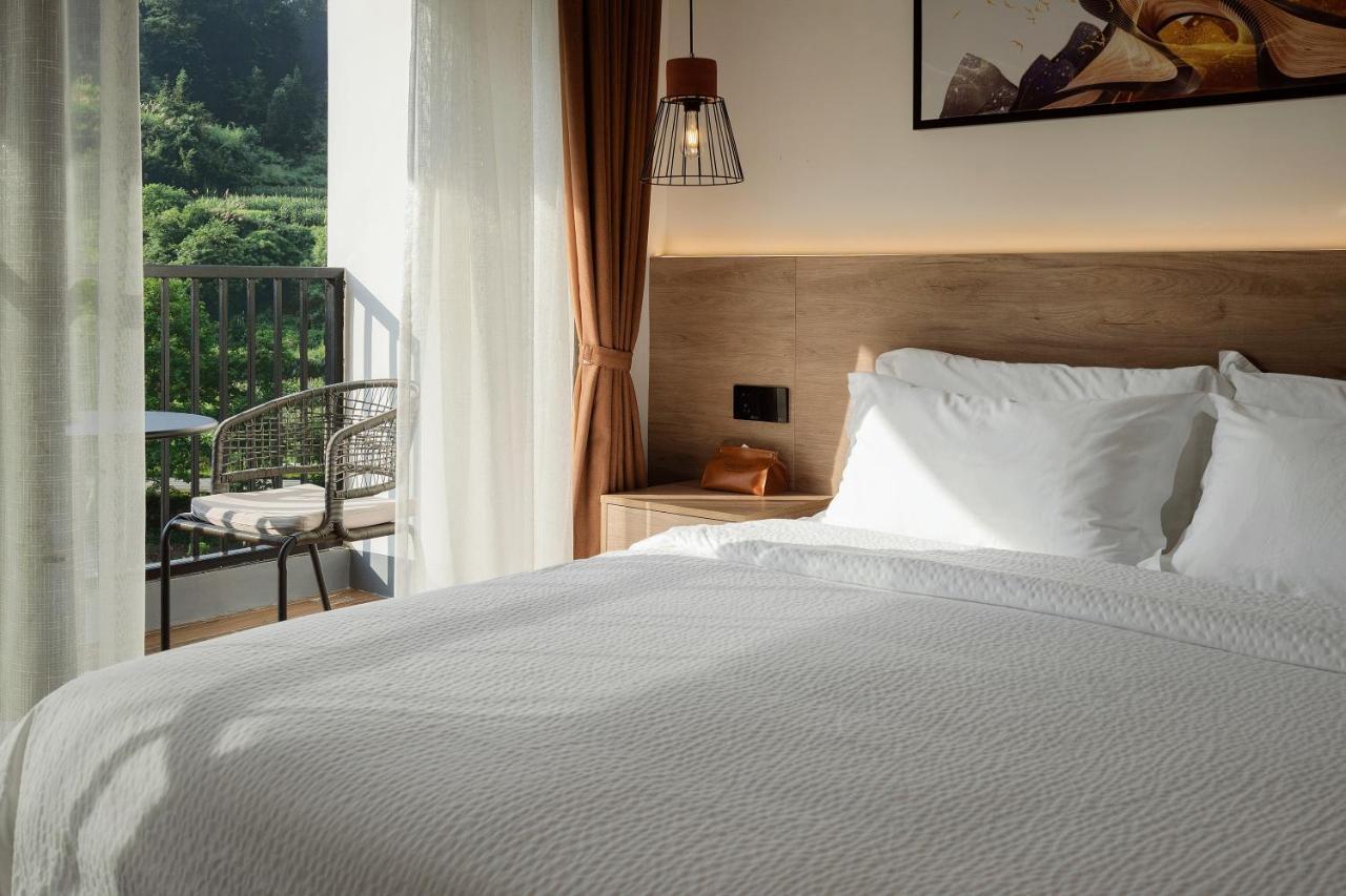 Whispering Mountains Boutique Hotel Zhangjiajie Exterior foto