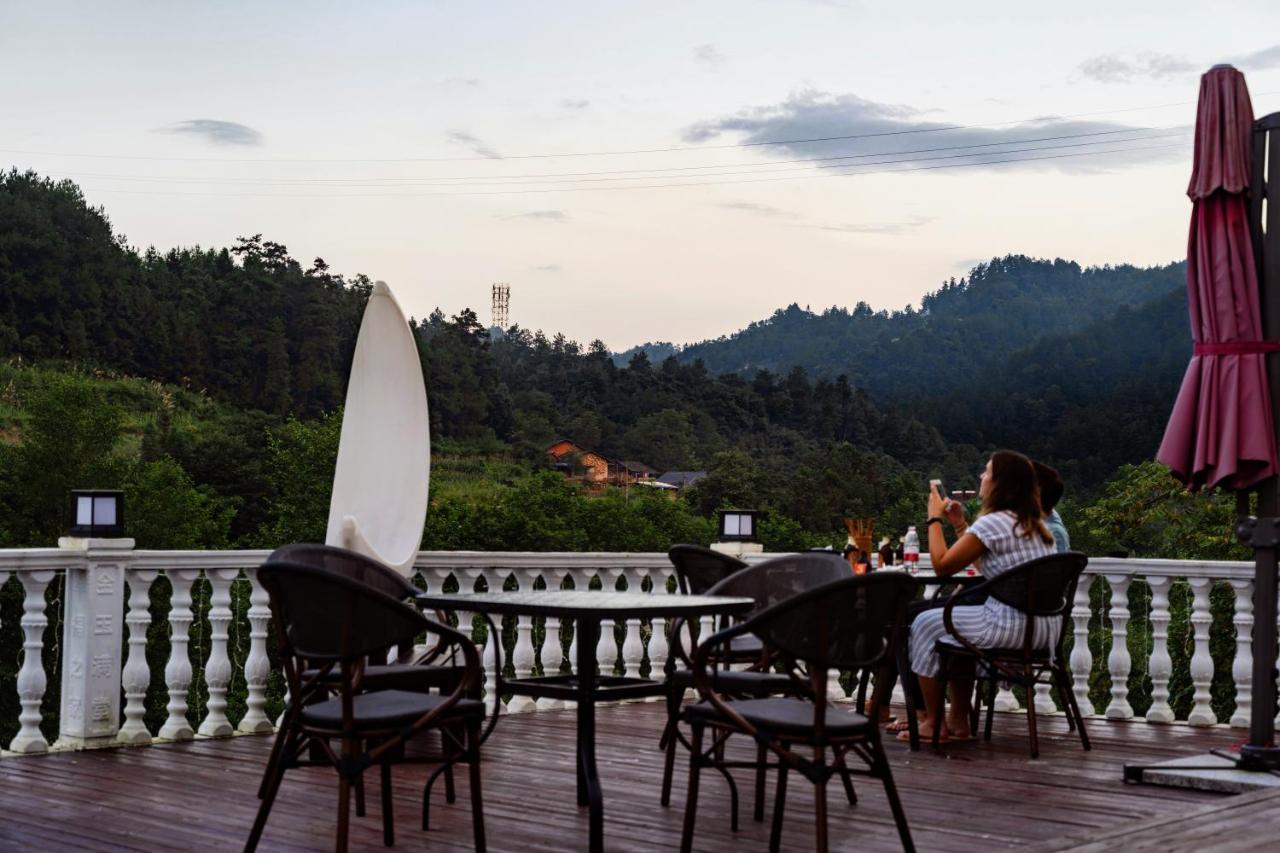 Whispering Mountains Boutique Hotel Zhangjiajie Exterior foto