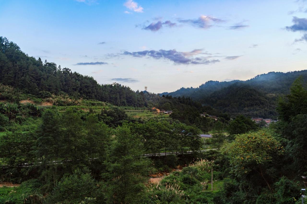 Whispering Mountains Boutique Hotel Zhangjiajie Exterior foto